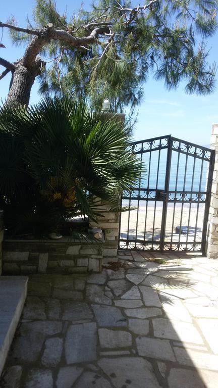 Stelios Seaside House Villa Lefokastro Exteriör bild